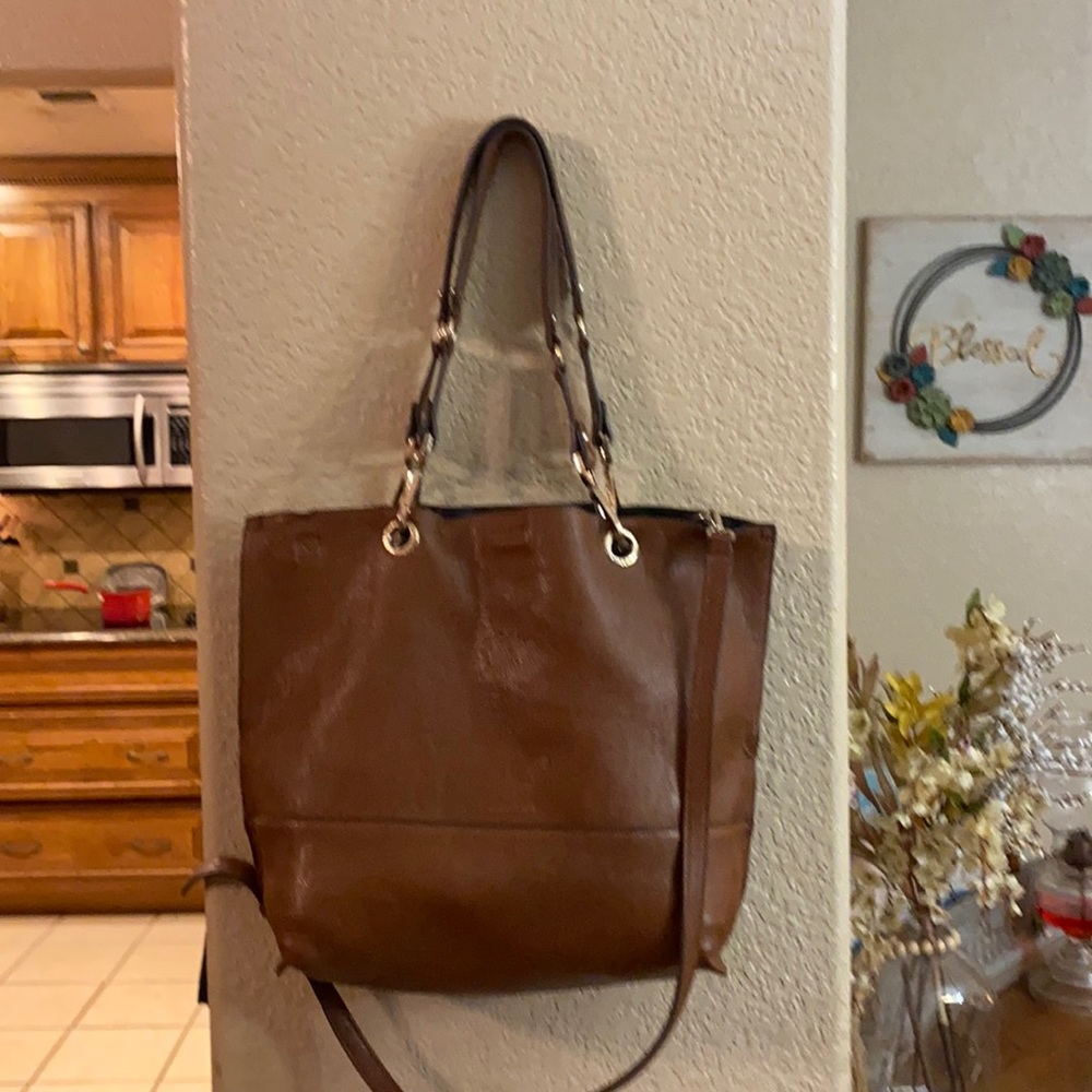 Rversible Calvin Klein shoulder bag with crossbody strap